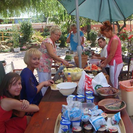 Holiday Vendeghaz Es Szabadidokert Jardanhaza Buitenkant foto