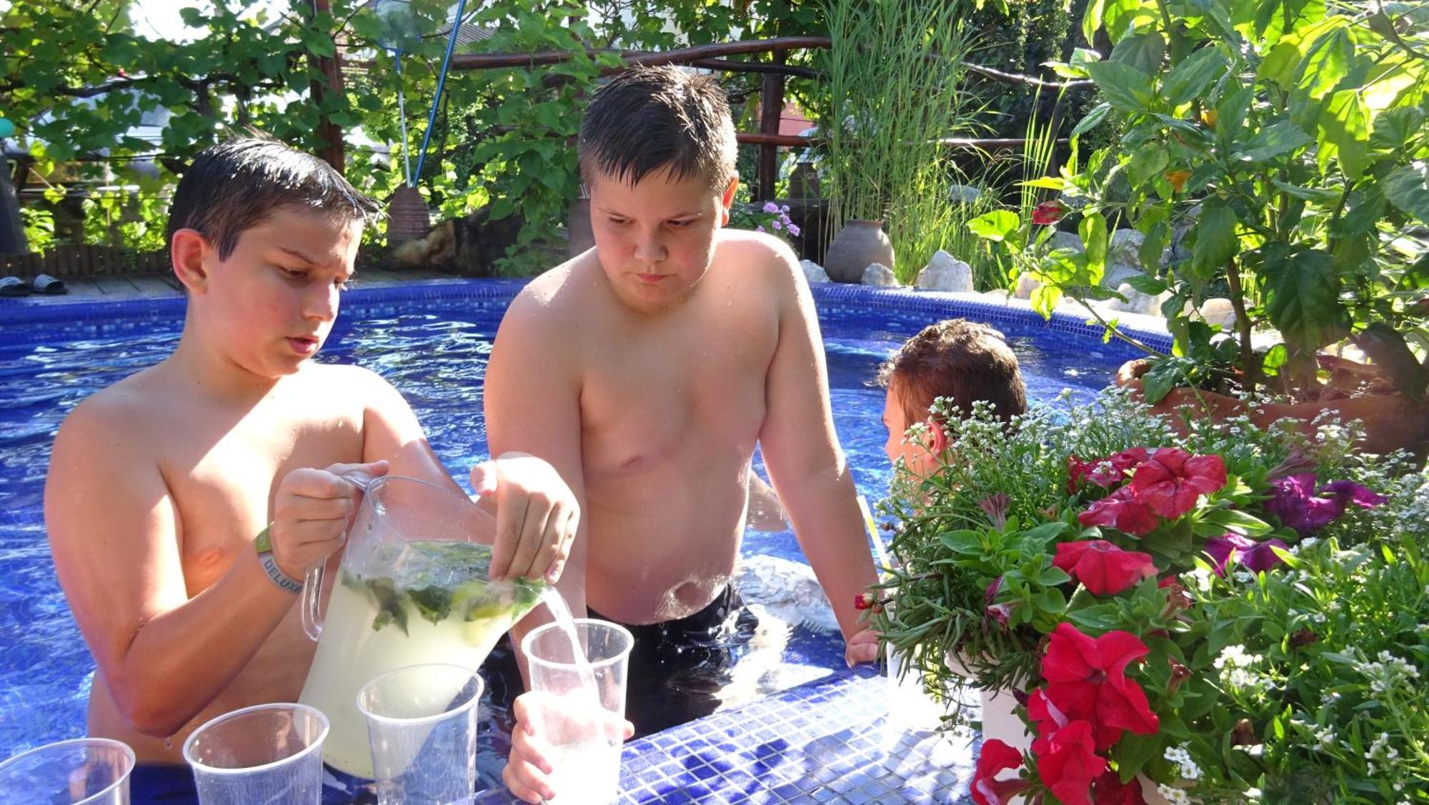Holiday Vendeghaz Es Szabadidokert Jardanhaza Buitenkant foto