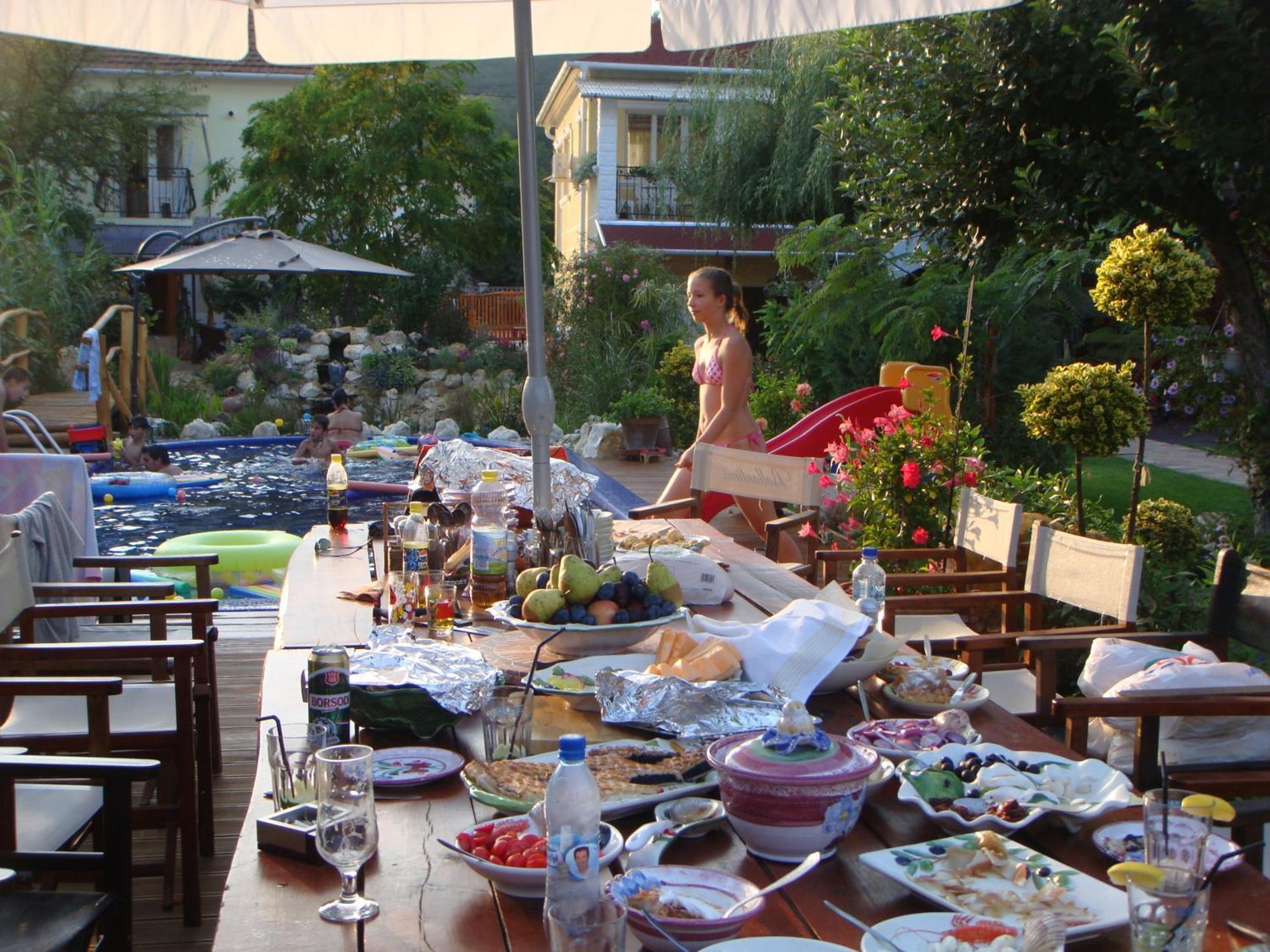 Holiday Vendeghaz Es Szabadidokert Jardanhaza Buitenkant foto