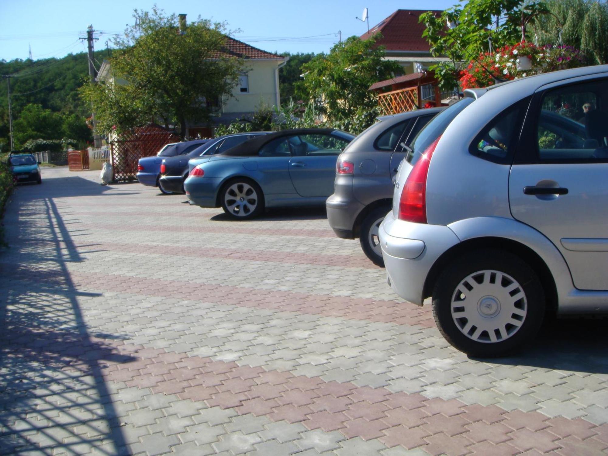 Holiday Vendeghaz Es Szabadidokert Jardanhaza Buitenkant foto
