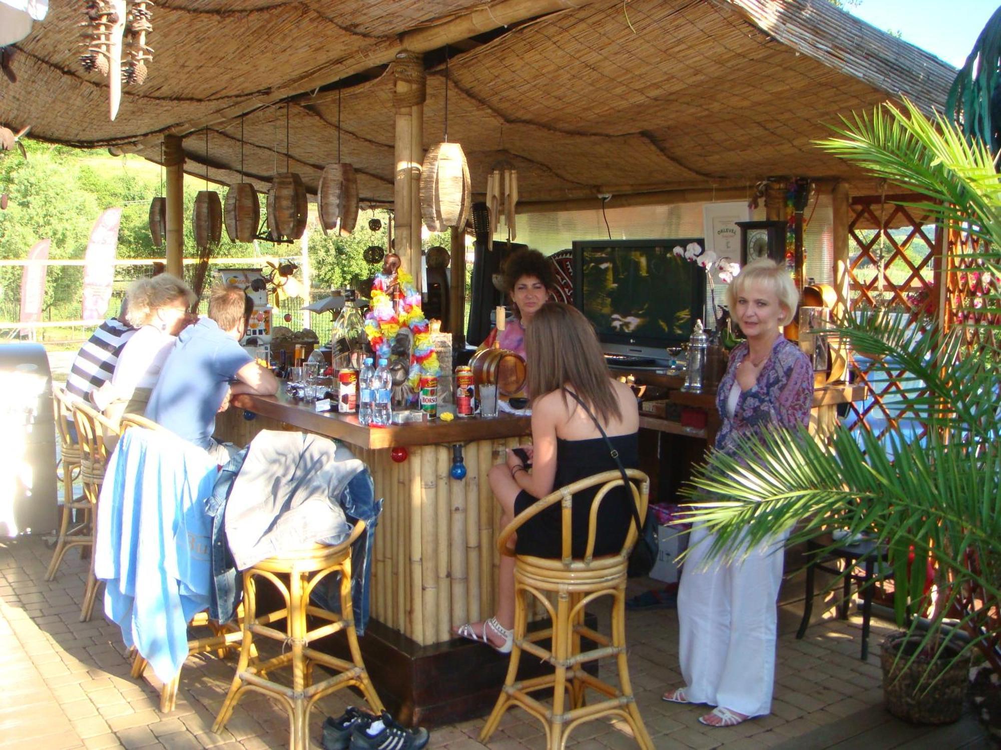 Holiday Vendeghaz Es Szabadidokert Jardanhaza Buitenkant foto