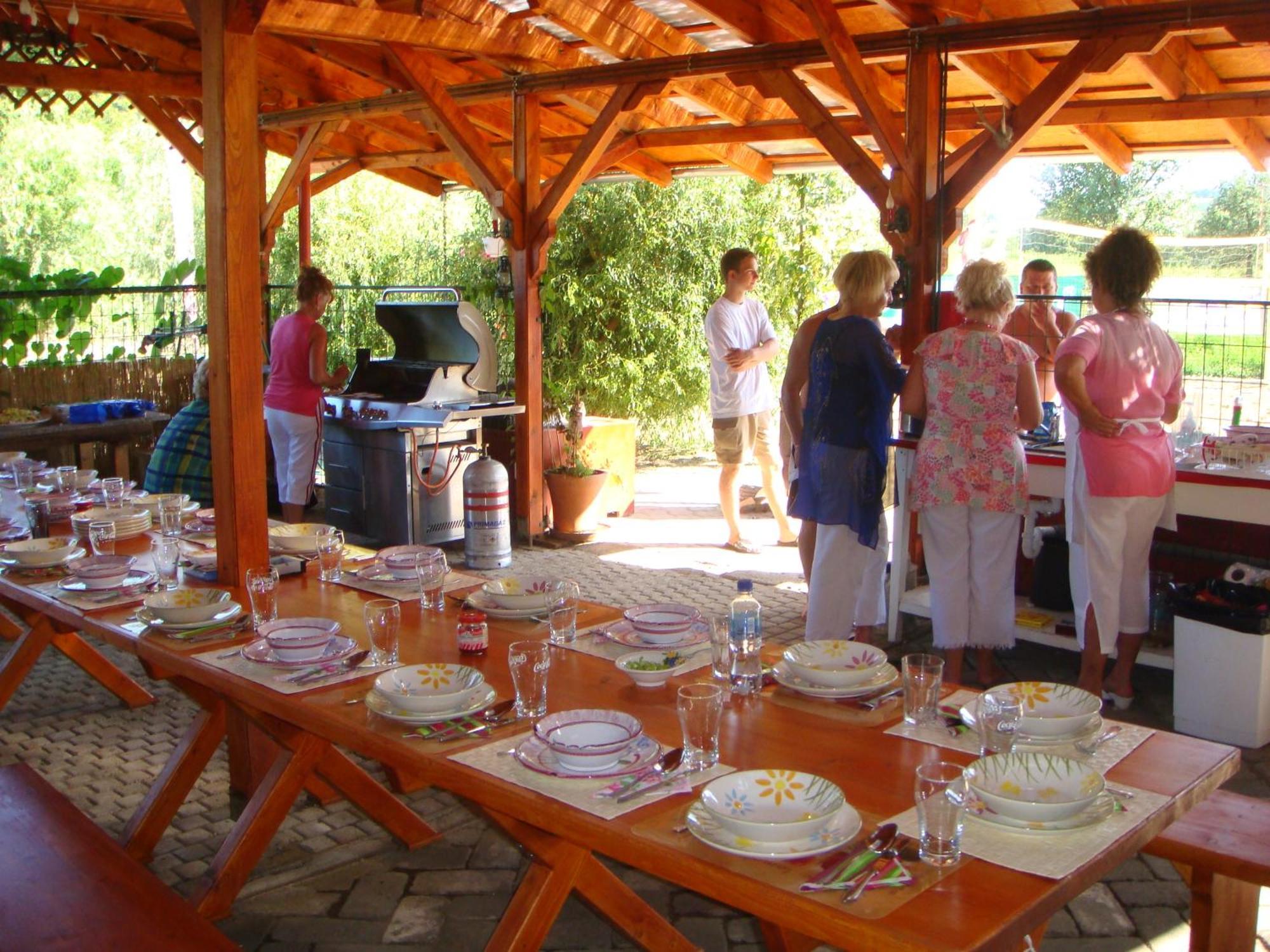 Holiday Vendeghaz Es Szabadidokert Jardanhaza Buitenkant foto