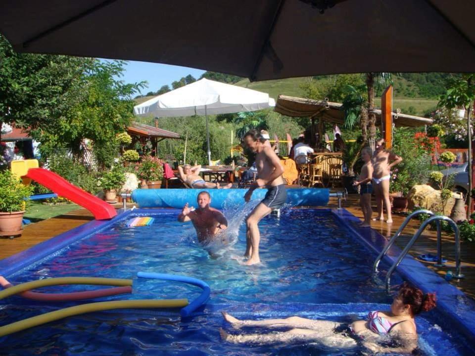 Holiday Vendeghaz Es Szabadidokert Jardanhaza Buitenkant foto