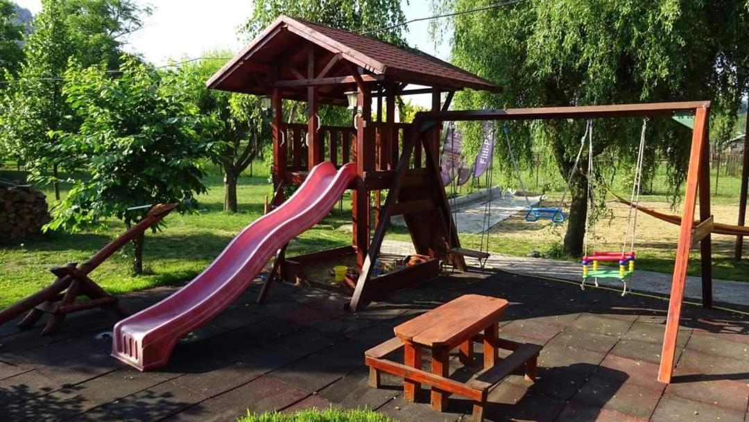 Holiday Vendeghaz Es Szabadidokert Jardanhaza Buitenkant foto