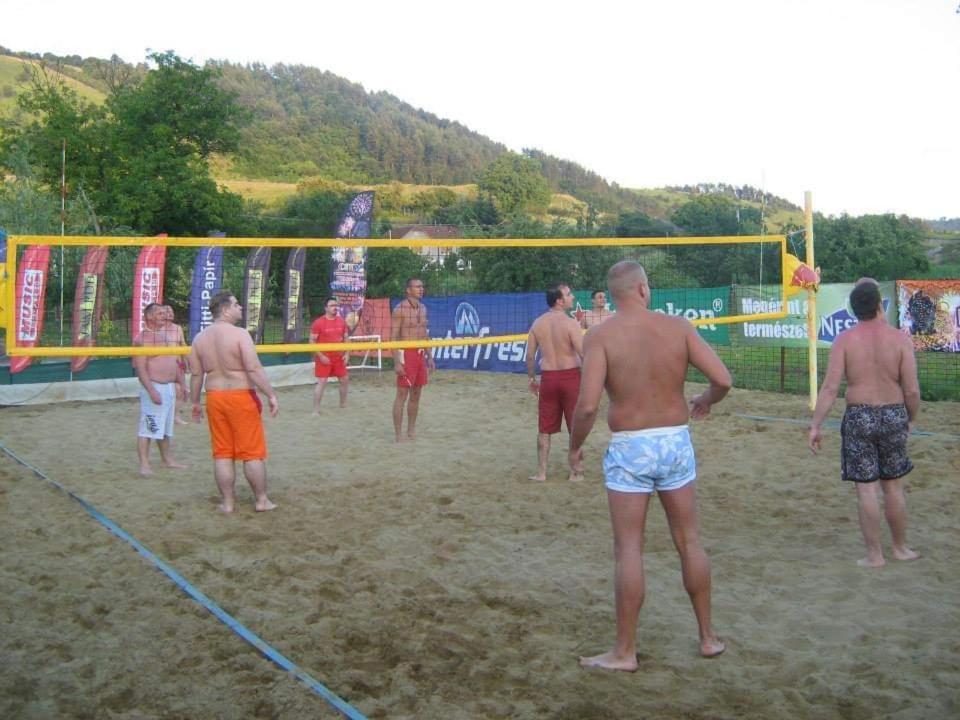 Holiday Vendeghaz Es Szabadidokert Jardanhaza Buitenkant foto